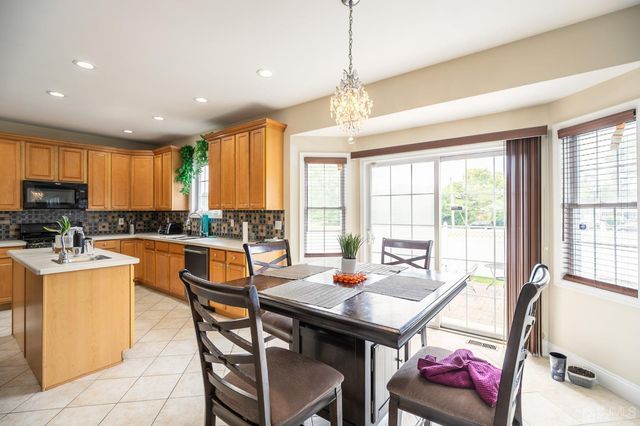 29 Vocisano Court, Piscataway, NJ 08854