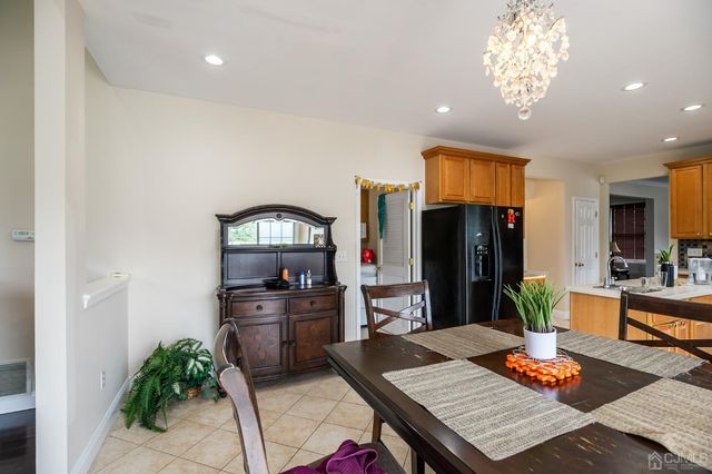 29 Vocisano Court, Piscataway, NJ 08854