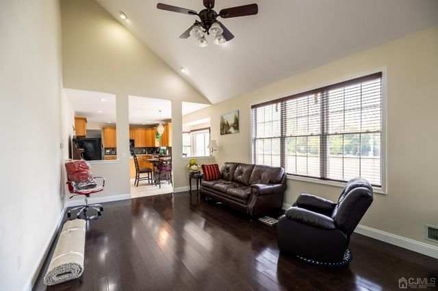 29 Vocisano Court, Piscataway, NJ 08854