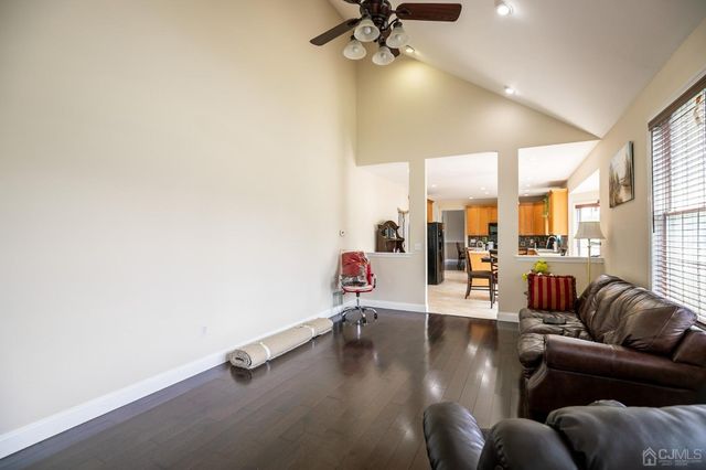 29 Vocisano Court, Piscataway, NJ 08854