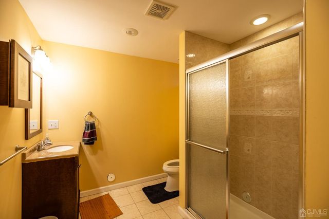 29 Vocisano Court, Piscataway, NJ 08854