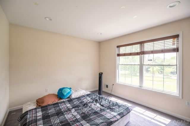 29 Vocisano Court, Piscataway, NJ 08854