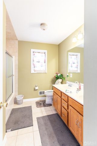 29 Vocisano Court, Piscataway, NJ 08854