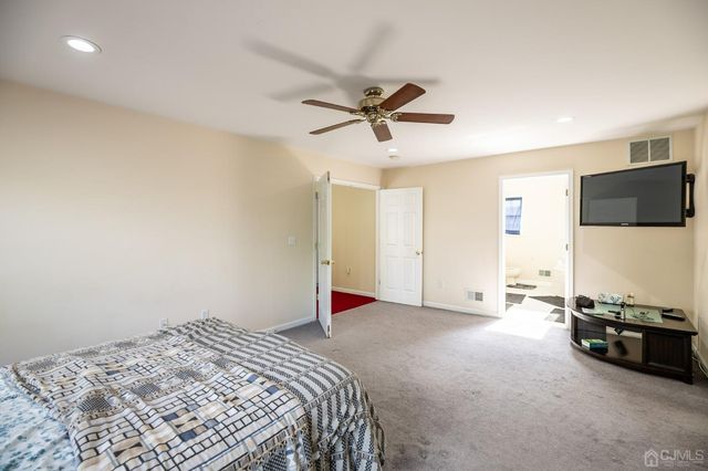 29 Vocisano Court, Piscataway, NJ 08854