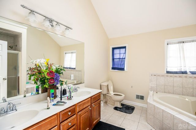 29 Vocisano Court, Piscataway, NJ 08854