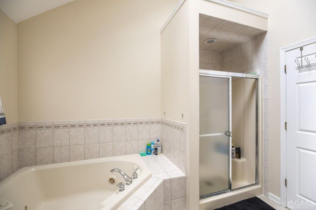 29 Vocisano Court, Piscataway, NJ 08854
