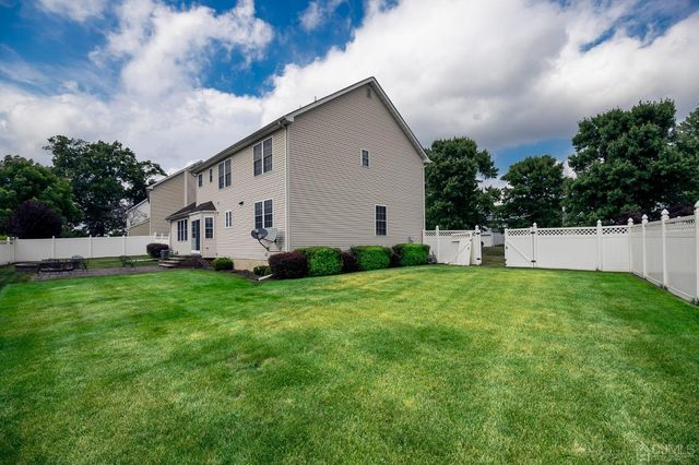 29 Vocisano Court, Piscataway, NJ 08854
