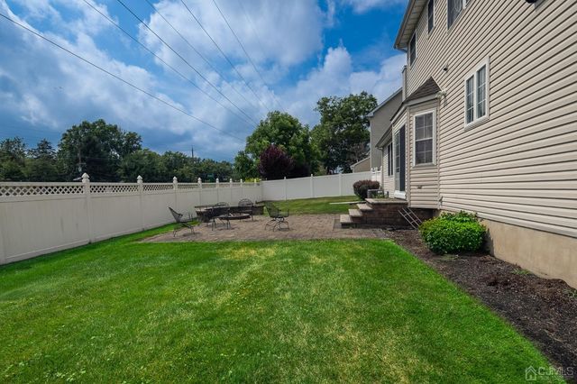 29 Vocisano Court, Piscataway, NJ 08854