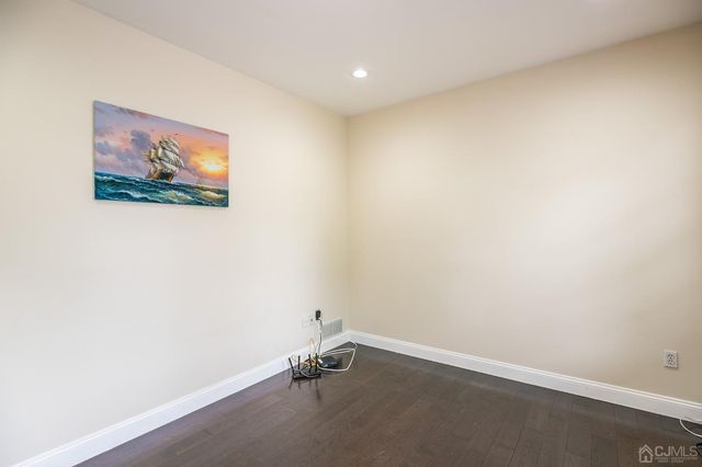 29 Vocisano Court, Piscataway, NJ 08854
