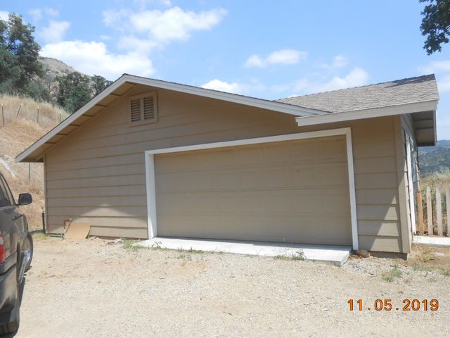 1773 Erwin Lane, Yokuts Valley, CA 93675