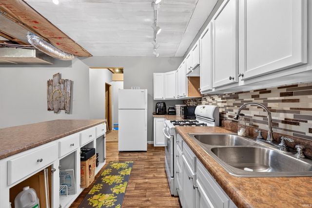 10991 S State Rd 43, Brookston, IN 47923