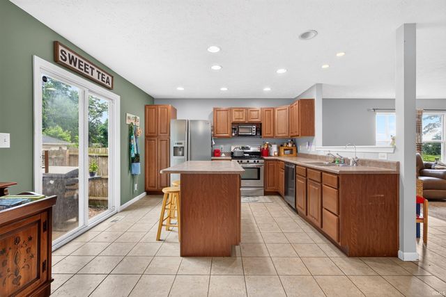 10991 S State Rd 43, Brookston, IN 47923
