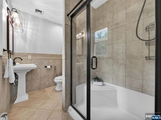307 E Crescent Avenue, Ramsey, NJ 07446