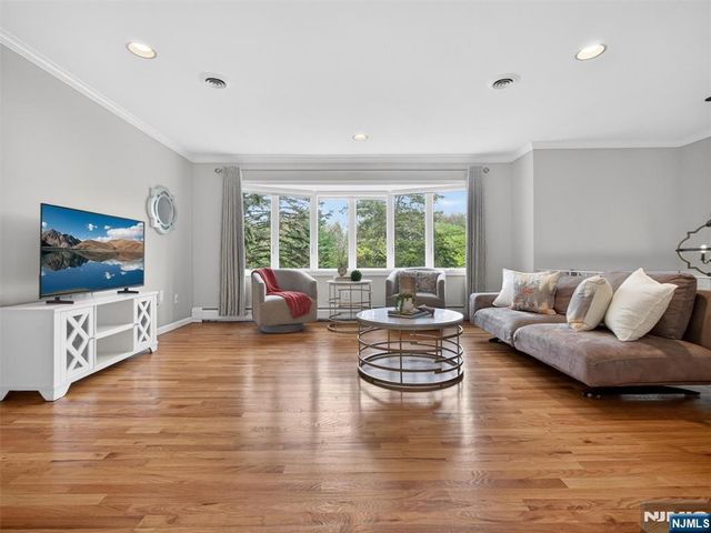 307 E Crescent Avenue, Ramsey, NJ 07446