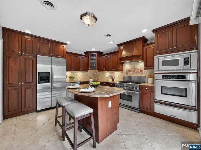 307 E Crescent Avenue, Ramsey, NJ 07446