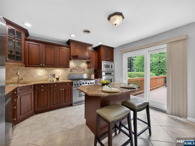 307 E Crescent Avenue, Ramsey, NJ 07446