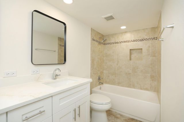 1115 Augusta Drive A2, Houston, TX 77057