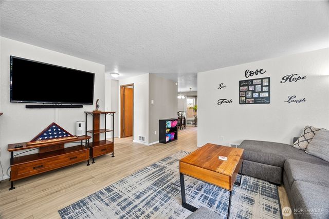 809 148th Street Ct E, Tacoma, WA 98445