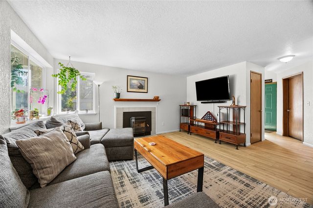 809 148th Street Ct E, Tacoma, WA 98445