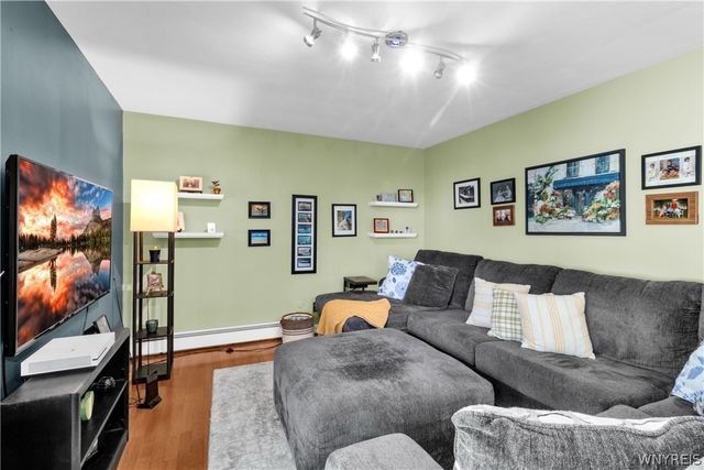 25 Woodmar Terrace, West Seneca, NY 14224