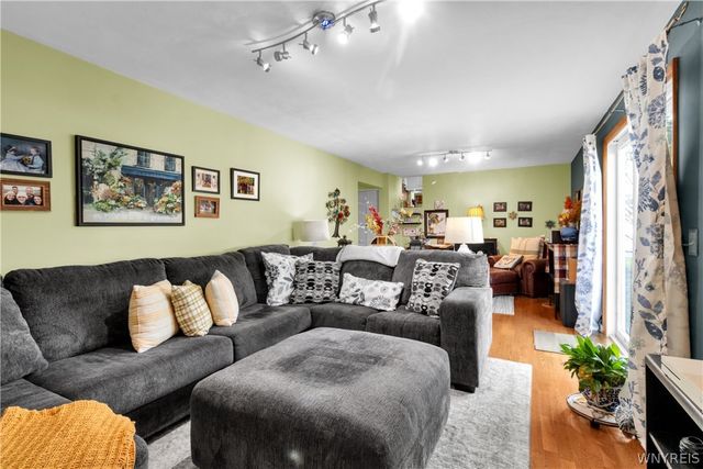 25 Woodmar Terrace, West Seneca, NY 14224