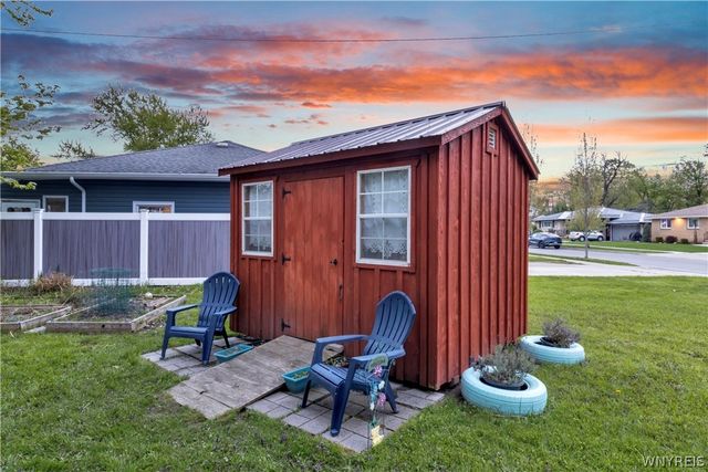 25 Woodmar Terrace, West Seneca, NY 14224