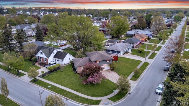 25 Woodmar Terrace, West Seneca, NY 14224
