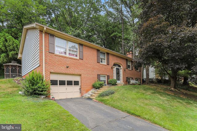 1843 FOXSTONE DR, Vienna, VA 22182