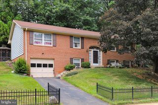 1843 FOXSTONE DR, Vienna, VA 22182