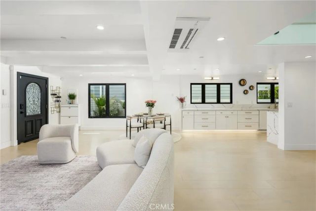 209 Via Koron, Newport Beach, CA 92663