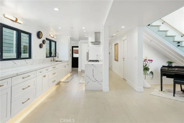 209 Via Koron, Newport Beach, CA 92663