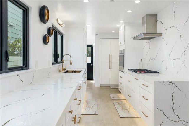 209 Via Koron, Newport Beach, CA 92663