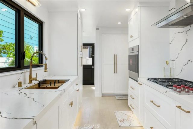 209 Via Koron, Newport Beach, CA 92663