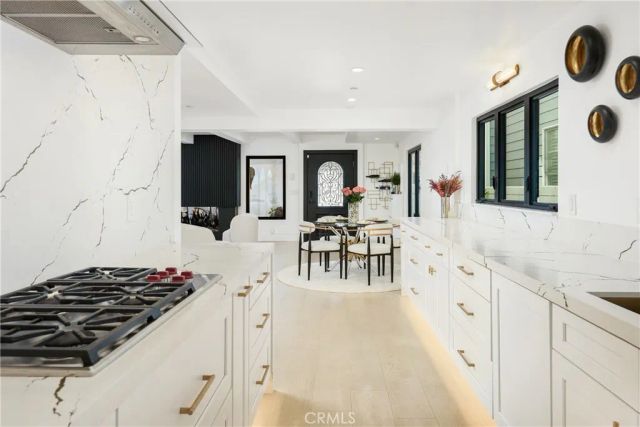 209 Via Koron, Newport Beach, CA 92663