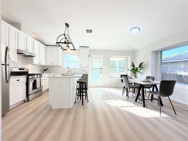 2417 Hallie LN, Round Rock, TX 78664