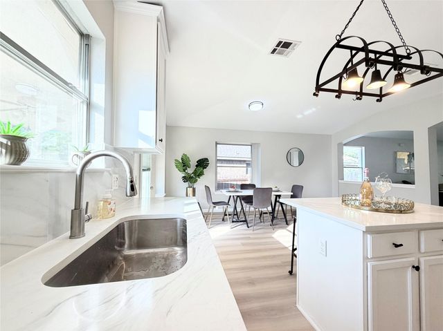 2417 Hallie LN, Round Rock, TX 78664