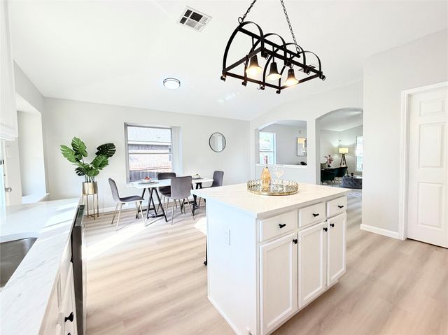 2417 Hallie LN, Round Rock, TX 78664