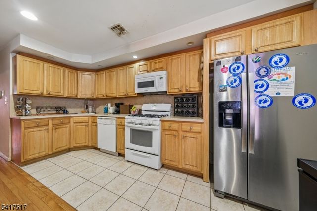 165 S Clinton St, East Orange City, NJ 07018