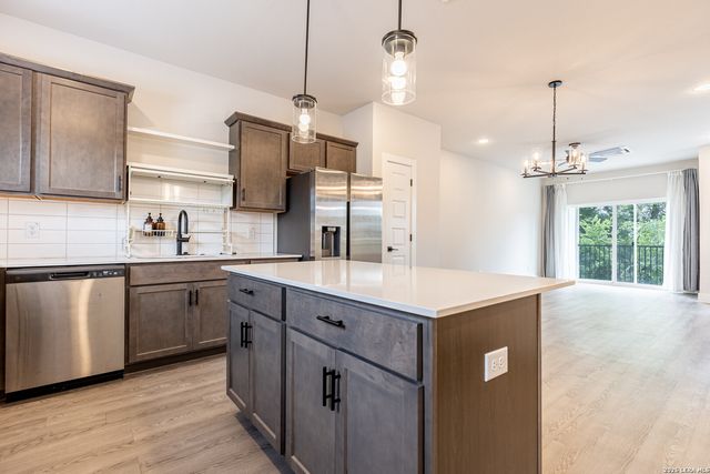 411 Ira Ave Unit 2102, San Antonio, TX 78209