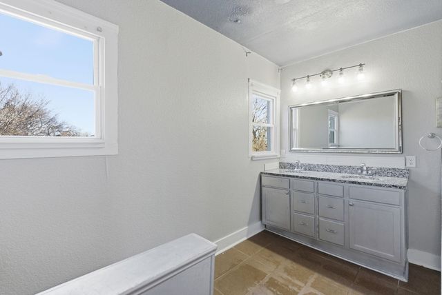 301 S Exposition St, Wichita, KS 67213