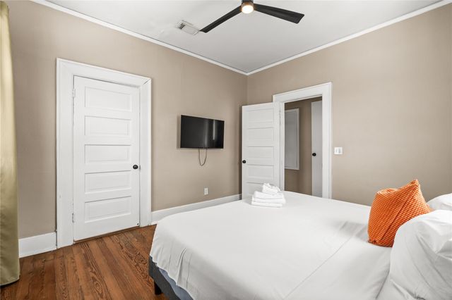 1202 Hawthorne Street, Houston, TX 77006