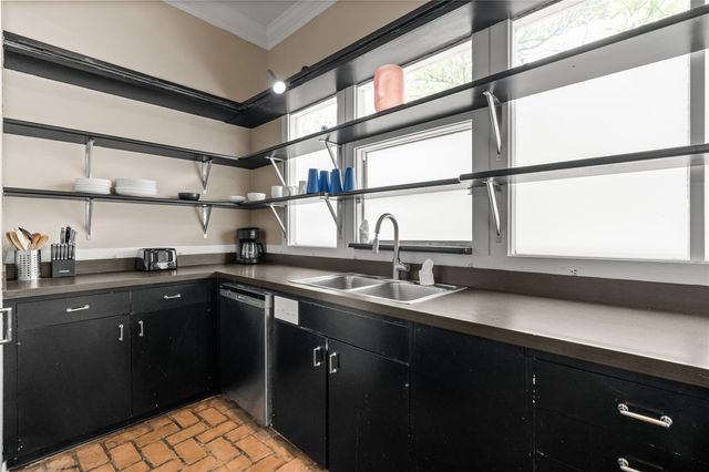 1202 Hawthorne Street, Houston, TX 77006