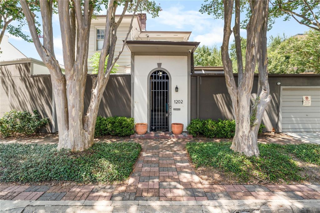 1202 Hawthorne Street, Houston, TX 77006