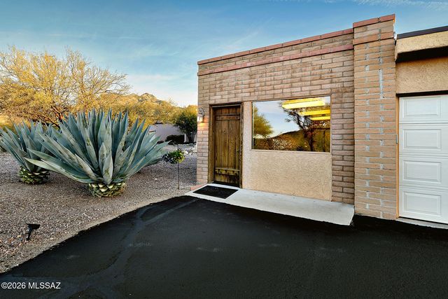5620 N Barrasca Avenue, Tucson, AZ 85750