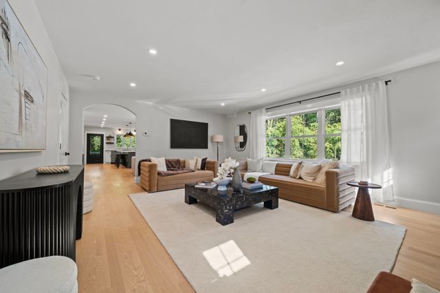 158 Lake St, Wilmington, MA 01887