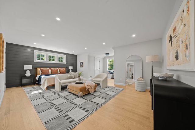 158 Lake St, Wilmington, MA 01887