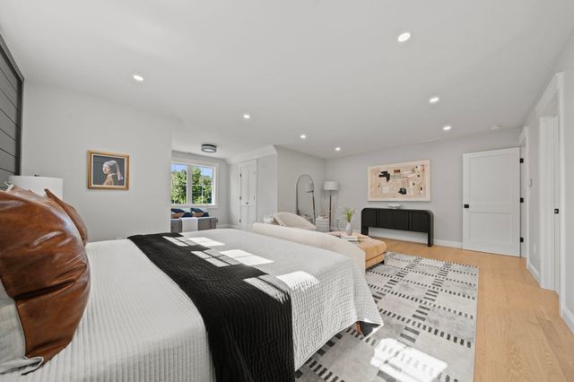 158 Lake St, Wilmington, MA 01887