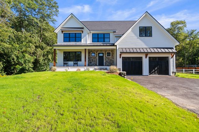 158 Lake St, Wilmington, MA 01887