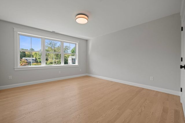 158 Lake St, Wilmington, MA 01887