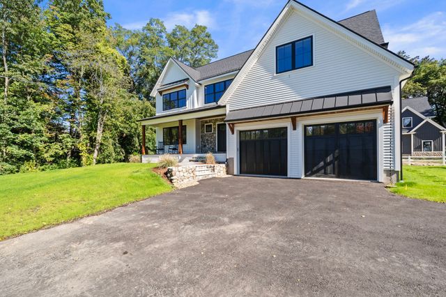 158 Lake St, Wilmington, MA 01887